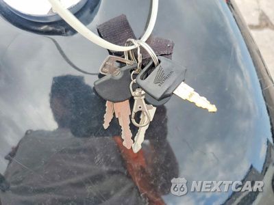 Zdjęcie 8 z 9 samochodu: 2004 HONDA VT1100 C VIN:1HFSC18004A802063 - miniatura