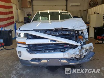 Piąte zdjęcie samochodu w środku: 2017 CHEVROLET SILVERADO K1500 LT VIN:3GCUKREC0HG270226 - miniatura
