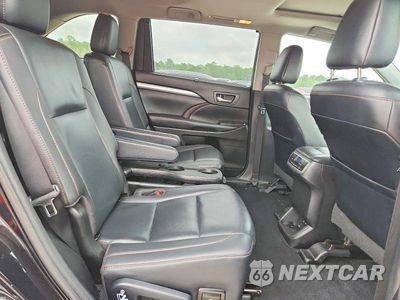 Zdjęcie 11 z 13 samochodu: 2019 TOYOTA HIGHLANDER XLE VIN:5TDKZRFH1KS561811 - miniatura