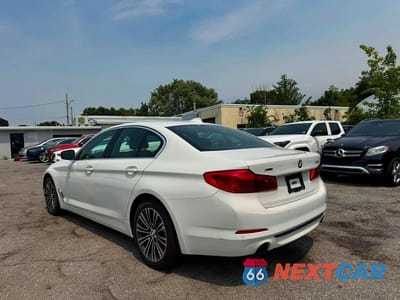Trzecie zdjęcie samochodu z tyłu: 2020 BMW 530 XI VIN:WBAJR7C07LCD10180 - miniatura