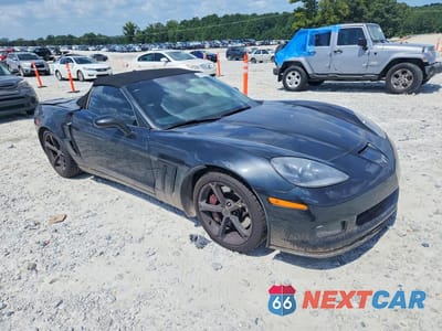 Czwarte zdjęcie samochodu z boku: 2012 CHEVROLET CORVETTE GRAND SPORT VIN:1G1YW3DW5C5104968 - miniatura