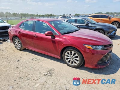 Czwarte zdjęcie samochodu z boku: 2020 TOYOTA CAMRY LE VIN:4T1C11AK0LU945989 - miniatura