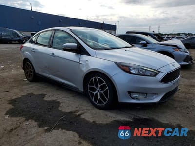 Czwarte zdjęcie samochodu z boku: 2018 FORD FOCUS SEL VIN:1FADP3H23JL242484 - miniatura
