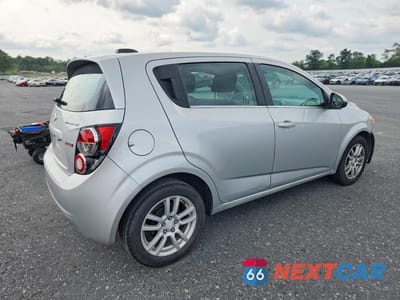Trzecie zdjęcie samochodu z tyłu: 2016 CHEVROLET SONIC LT VIN:1G1JC6SB3G4101736 - miniatura