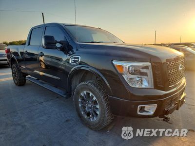 Czwarte zdjęcie samochodu z boku: 2018 NISSAN TITAN XD PRO-4X VIN:1N6BA1F4XJN517457 - miniatura