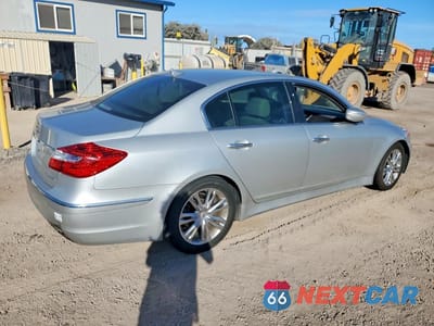 Trzecie zdjęcie samochodu z tyłu: 2013 HYUNDAI GENESIS 3.8L VIN:KMHGC4DD4DU257747 - miniatura