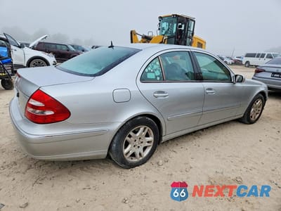 Trzecie zdjęcie samochodu z tyłu: 2004 MERCEDES-BENZ E 320 VIN:WDBUF65J24A454902 - miniatura