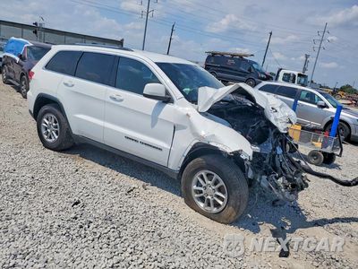 Czwarte zdjęcie samochodu z boku: 2019 JEEP GRAND CHEROKEE LAREDO VIN:1C4RJFAG5KC696231 - miniatura