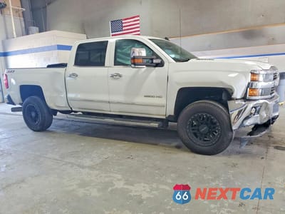 Czwarte zdjęcie samochodu z boku: 2015 CHEVROLET SILVERADO K2500 HEAVY DUTY LTZ VIN:1GC1KWE85FF577029 - miniatura