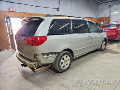 Trzecie zdjęcie samochodu z tyłu: 2007 TOYOTA SIENNA XLE 7-PASSENGER VIN:5TDZK22C67S094493 - miniatura