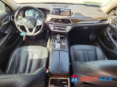 Zdjęcie 8 z 12 samochodu: 2016 BMW 740 I VIN:WBA7E2C50GG546685 - miniatura
