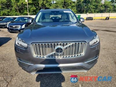 Piąte zdjęcie samochodu w środku: 2017 VOLVO XC90 T6 VIN:YV4A22PL9H1163565 - miniatura