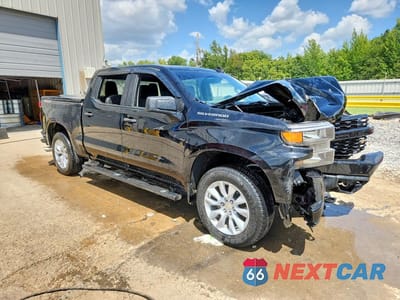Czwarte zdjęcie samochodu z boku: 2020 CHEVROLET SILVERADO K1500 CUSTOM VIN:1GCPYBEH6LZ299947 - miniatura