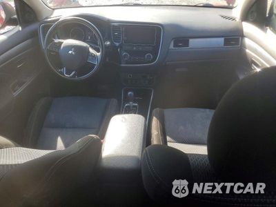 Zdjęcie 8 z 12 samochodu: 2017 MITSUBISHI OUTLANDER MAX 650 VIN:JA4AZ3A33HZ065608 - miniatura