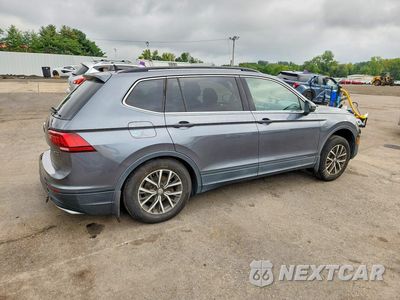 Trzecie zdjęcie samochodu z tyłu: 2019 VOLKSWAGEN TIGUAN SE VIN:3VV2B7AX3KM187002 - miniatura