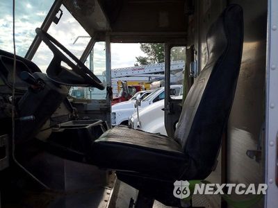 Zdjęcie 7 z 12 samochodu: 2011 FREIGHTLINER MT55 CHASSIS DELIVERY TRUCK VIN:4UZAARDU5BCBE5291 - miniatura