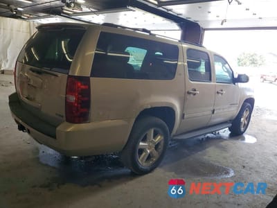 Trzecie zdjęcie samochodu z tyłu: 2011 CHEVROLET SUBURBAN K1500 LT VIN:1GNSKJE30BR249318 - miniatura