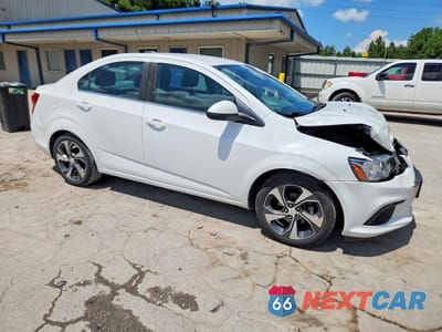 Czwarte zdjęcie samochodu z boku: 2020 CHEVROLET SONIC PREMIER VIN:1G1JF5SB7L4113996 - miniatura