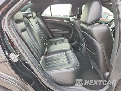 Zdjęcie 10 z 12 samochodu: 2019 CHRYSLER 300 S VIN:2C3CCABG4KH697891 - miniatura
