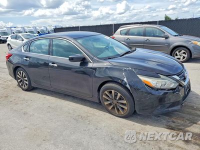 Czwarte zdjęcie samochodu z boku: 2017 NISSAN ALTIMA 2.5 SV VIN:1N4AL3AP8HC180420 - miniatura