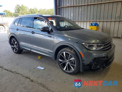 Czwarte zdjęcie samochodu z boku: 2024 VOLKSWAGEN TIGUAN SEL R-LINE BLACK VIN:3VV4B7AX3RM084486 - miniatura