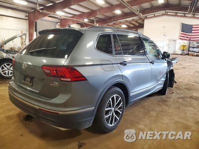 Trzecie zdjęcie samochodu z tyłu: 2018 VOLKSWAGEN TIGUAN SE VIN:3VV2B7AX2JM197681 - miniatura
