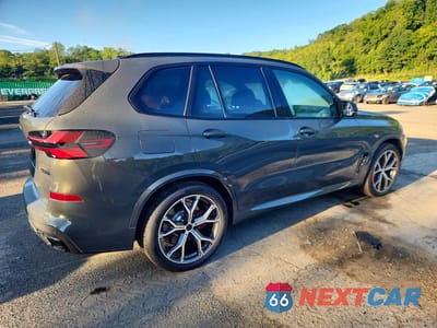 Trzecie zdjęcie samochodu z tyłu: 2026 BMW X5 M60I VIN:5UX33EU0XT9243731 - miniatura