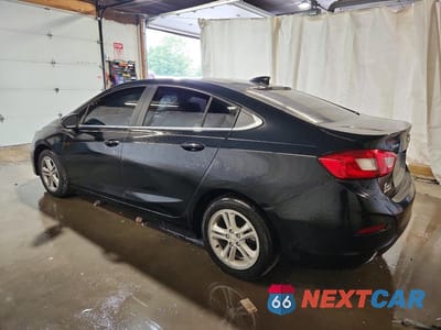 Drugie zdjęcie samochodu z przodu: 2018 CHEVROLET CRUZE LT VIN:1G1BE5SM1J7140504 - miniatura
