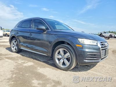 Czwarte zdjęcie samochodu z boku: 2019 AUDI Q5 PREMIUM VIN:WA1ANAFY2K2049386 - miniatura