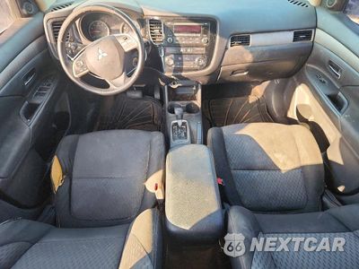 Zdjęcie 8 z 13 samochodu: 2015 MITSUBISHI OUTLANDER ES VIN:JA4AD2A31FZ008698 - miniatura