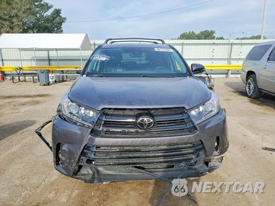 Piąte zdjęcie samochodu w środku: 2018 TOYOTA HIGHLANDER SE VIN:5TDJZRFH1JS901825 - miniatura