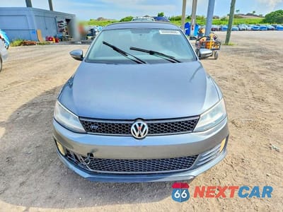Piąte zdjęcie samochodu w środku: 2013 VOLKSWAGEN JETTA GLI VIN:3VW5A7AJXDM244600 - miniatura