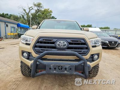 Piąte zdjęcie samochodu w środku: 2018 TOYOTA TACOMA SR5 V6 VIN:5TFAZ5CN1JX066807 - miniatura