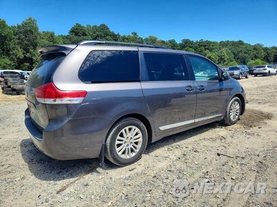 Trzecie zdjęcie samochodu z tyłu: 2013 TOYOTA SIENNA XLE 8-PASSENGER VIN:5TDYK3DC2DS357637 - miniatura