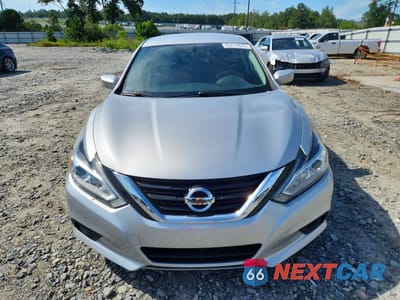 Piąte zdjęcie samochodu w środku: 2018 NISSAN ALTIMA 2.5 S VIN:1N4AL3AP8JC470484 - miniatura
