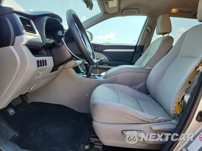 Zdjęcie 7 z 13 samochodu: 2015 TOYOTA HIGHLANDER LE VIN:5TDBKRFH3FS173442 - miniatura