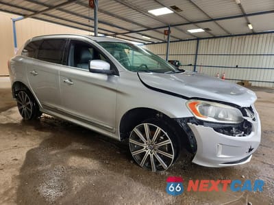 Czwarte zdjęcie samochodu z boku: 2015 VOLVO XC60 T6 PREMIER+ VIN:YV4902RCXF2560442 - miniatura