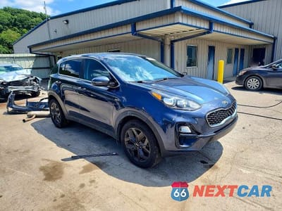 Czwarte zdjęcie samochodu z boku: 2022 KIA SPORTAGE LX VIN:KNDPMCAC4N7027035 - miniatura