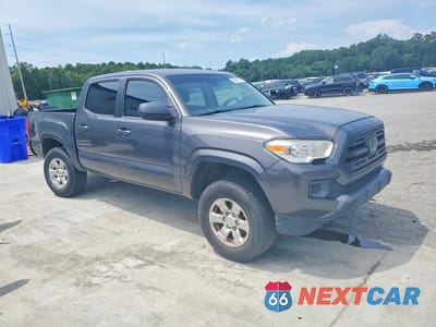 Czwarte zdjęcie samochodu z boku: 2018 TOYOTA TACOMA SR VIN:5TFAX5GN0JX129864 - miniatura