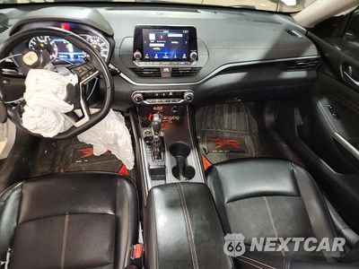 Zdjęcie 8 z 12 samochodu: 2019 NISSAN ALTIMA SR VIN:1N4BL4CV8KC177109 - miniatura