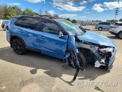 Czwarte zdjęcie samochodu z boku: 2024 TOYOTA RAV4 XSE VIN:4T3E6RFV1RU171019 - miniatura