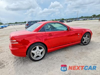 Trzecie zdjęcie samochodu z tyłu: 1999 MERCEDES-BENZ SLK 230 KOMPRESSOR VIN:WDBKK47F0XF137949 - miniatura