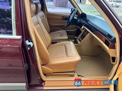 Piąte zdjęcie samochodu w środku: 1986 MERCEDES-BENZ 560 560SEL VIN:WDBCA3902GA206649 - miniatura