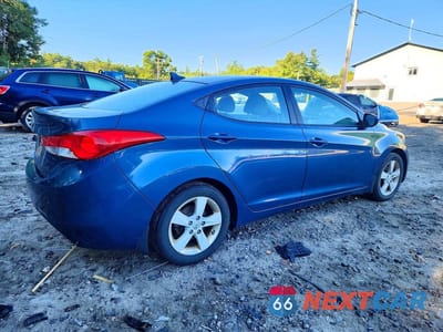 Trzecie zdjęcie samochodu z tyłu: 2013 HYUNDAI ELANTRA GLS VIN:KMHDH4AE3DU968986 - miniatura