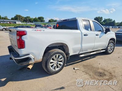 Trzecie zdjęcie samochodu z tyłu: 2020 CHEVROLET SILVERADO K1500 CUSTOM VIN:1GCRYBEH9LZ327183 - miniatura