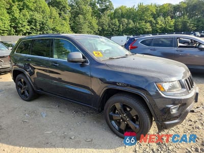 Czwarte zdjęcie samochodu z boku: 2015 JEEP GRAND CHEROKEE LAREDO VIN:1C4RJEAG9FC218958 - miniatura