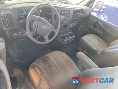 Zdjęcie 8 z 12 samochodu: 2015 GMC SAVANA G2500 VIN:1GTW7FCF2F1901981 - miniatura