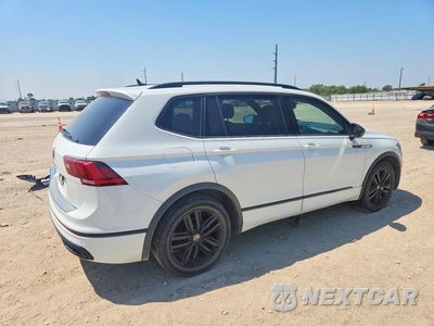 Trzecie zdjęcie samochodu z tyłu: 2022 VOLKSWAGEN TIGUAN SE R-LINE BLACK VIN:3VVCB7AX0NM033002 - miniatura