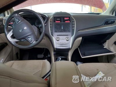 Zdjęcie 8 z 12 samochodu: 2017 LINCOLN MKC RESERVE VIN:5LMCJ3C95HUL31367 - miniatura