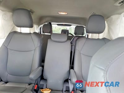Zdjęcie 10 z 13 samochodu: 2021 TOYOTA SIENNA XLE VIN:5TDJRKEC6MS035752 - miniatura